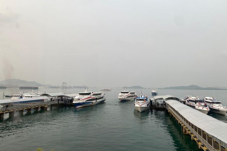 Pelabuhan Kapal Ferry Domestik Sekupang, Batam, Kepulauan Riau.