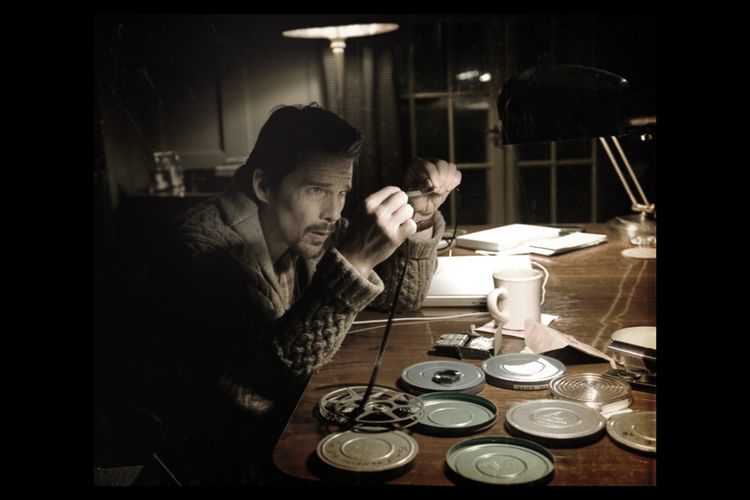 Aktor Ethan Hawke dalam film Sinister (2012).