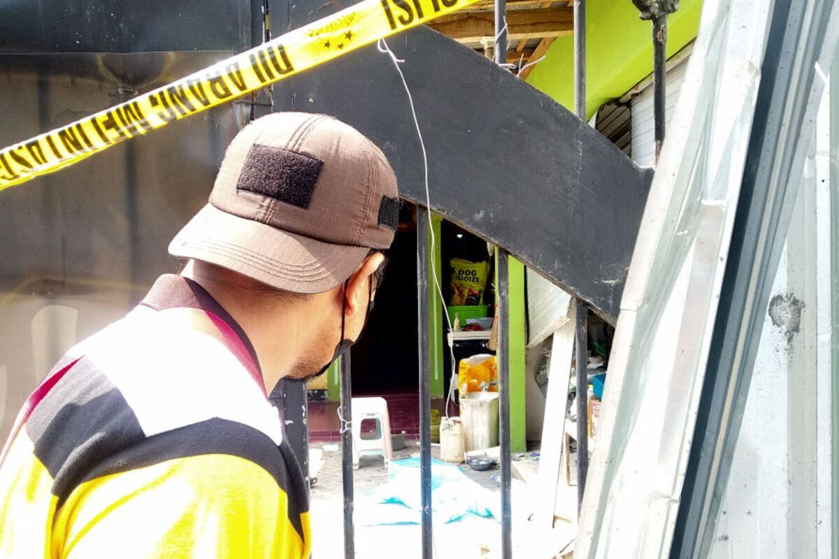 Rumah penitipan hewan di Jalan Sulawesi, Kota Blitar, dimana warga menemukan dua jasad membusuk di dalamnya, Senin (1/1/2024)