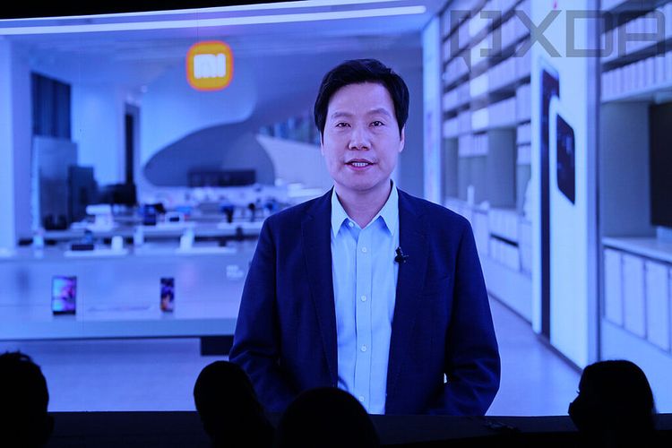 CEO Xiaomi, Lei Jun mengonfirmasi Xiaomi 12 bakal menjadi ponsel pertama yang ditenagai chipset Snapdragon 8 Gen 1.