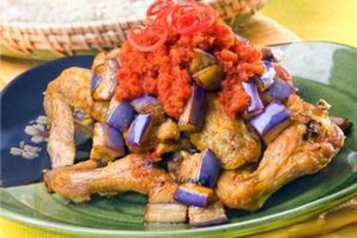 Ayam goreng sambal terong.