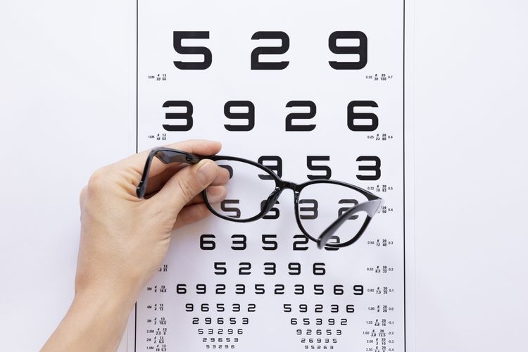 Mengenal Orthokeratology, Terapi Lensa Kontak Malam Hari untuk Koreksi Rabun Jauh
