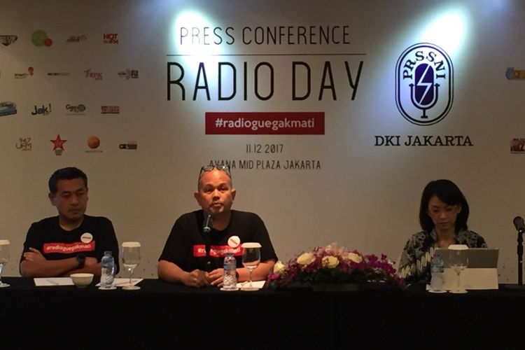 Persatuan Radio Siaran Swasta Nasional Indonesia (PRSSNI) DKI Jakarta menggelar konferensi pers pada acara Radio Day 2017 di Ayana Mid Plaza, Senin (11/12/2017). Acara ini diselenggarakan dalam rangka memantapkan eksistensi radio di Indonesia.