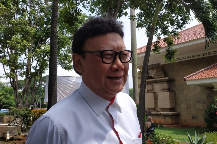 Menteri Pemberdayaan Aparatur Negara dan Reformasi Birokrasi (PAN-RB), Tjahjo Kumolo di Taman Makam Pahlawan (TMP) Kalibata, Jakarta, Selasa (31/12/2019).