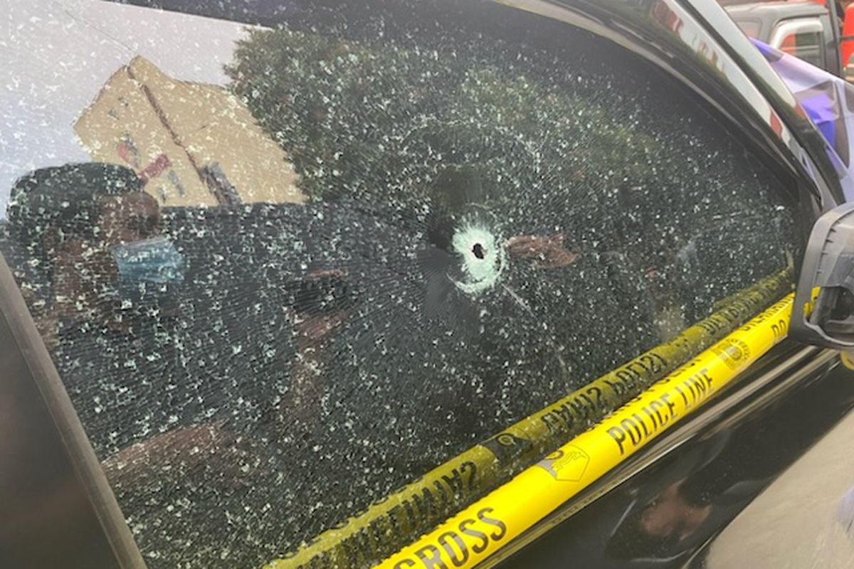 Seorang pria tewas tertembak dari dalam mobilnya di depan Pos Polisi Perempatan Tanjungpura, Kota Pontianak, Kalimantan Barat (Kalbar), Kamis (2/11/2022) siang. 
