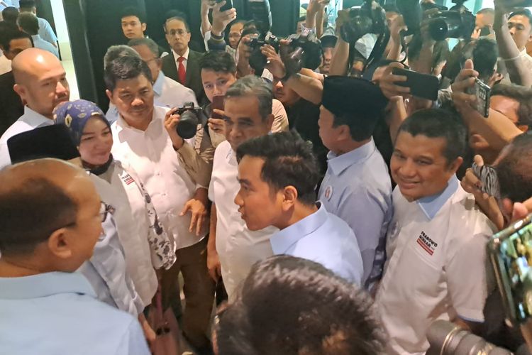 Bakal cawapres Koalisi Indonesia Maju (KIM) Gibran Rakabuming Raka menghadiri acara deklarasi Tim Kampanye Nasional (TKN) Prabowo Subianto-Gibran di Hotel Grand Kemang, Jakarta Selatan, pada Senin (6/11/2023).