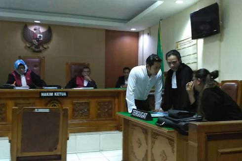 (VIDEO) Kriss Hatta Jalani Sidang Perdana Kasus Pemalsuan Dokumen 