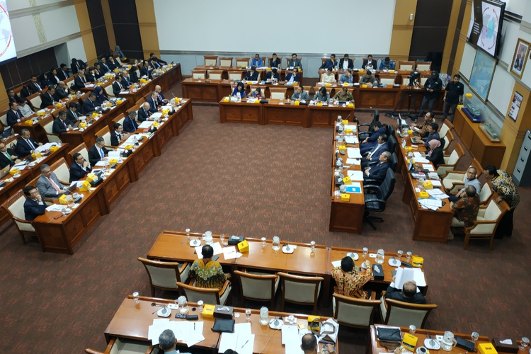 Komisi I menggelar rapat pertama bersama Kementerian Luar Negeri (Kemenlu) di Kompleks Parlemen, Senayan, Jakarta, Selasa (12/11/2019).