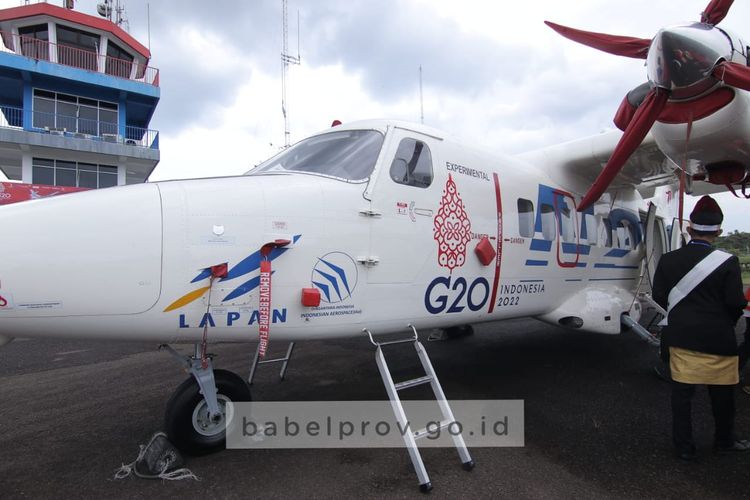 Pesawat N219 di Bandara Hanandjoeddin Belitung, Selasa (6/9/2022).