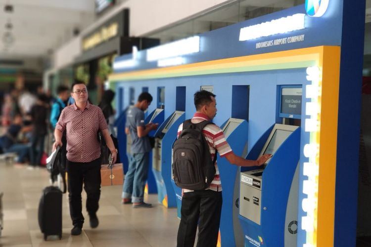 Conter self chek-in Bandara Halim Perdanakusuma, Kamis (7/6/2018)