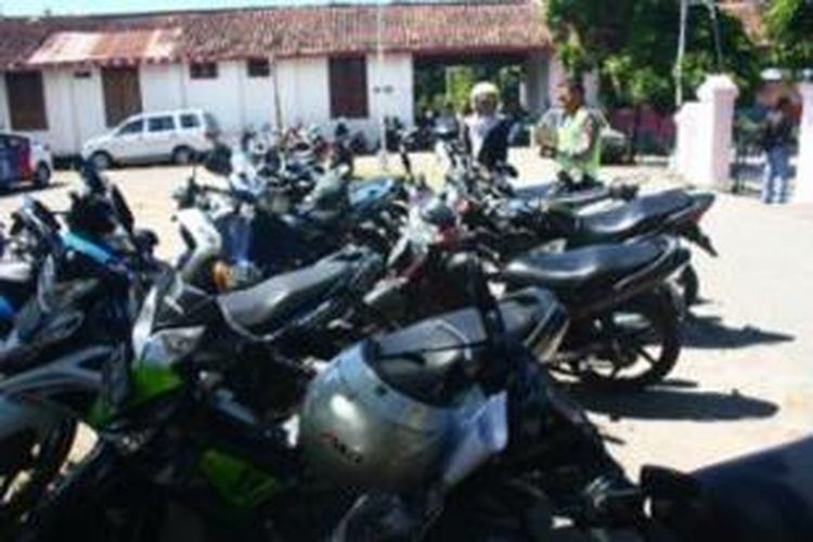 Sepeda motor hasil operasi tertib lalu lintas di Solo, Selasa (10/9/2013). 