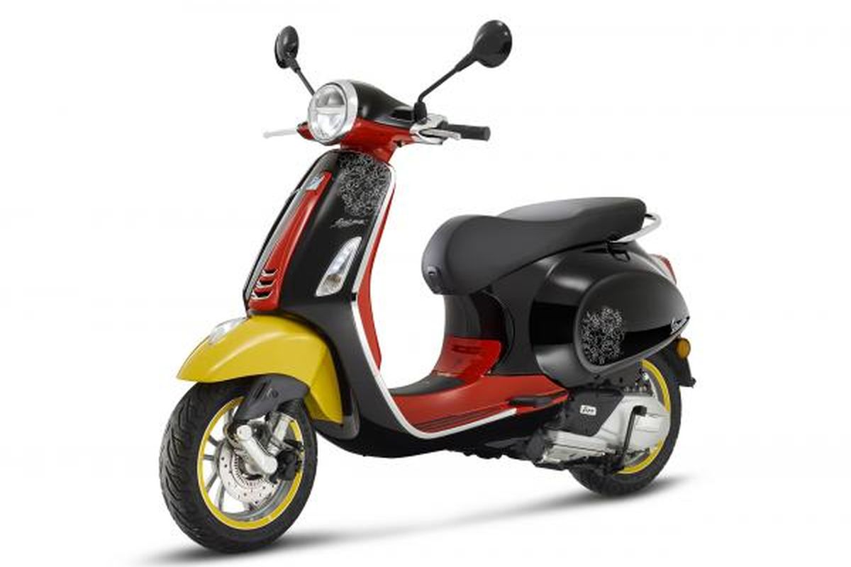 Vespa Primavera Mickey Mouse Edition hasil kolaborasi dengan Disney di Ulang Tahun ke-100