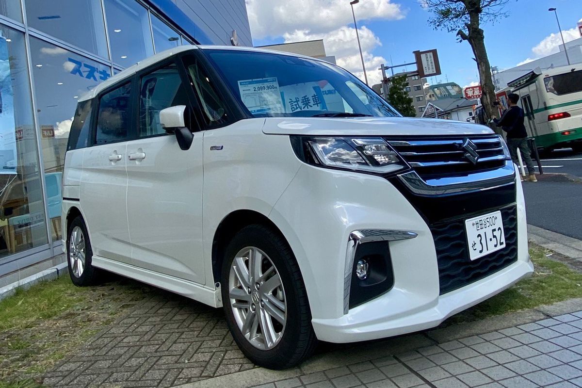 Suzuki Solio Hybrid andalan Suzuki di segmen mobil ringkas alias city car di Jepang, jadi yang terlaris di diler Suzuki Arena Ota, Tokyo.