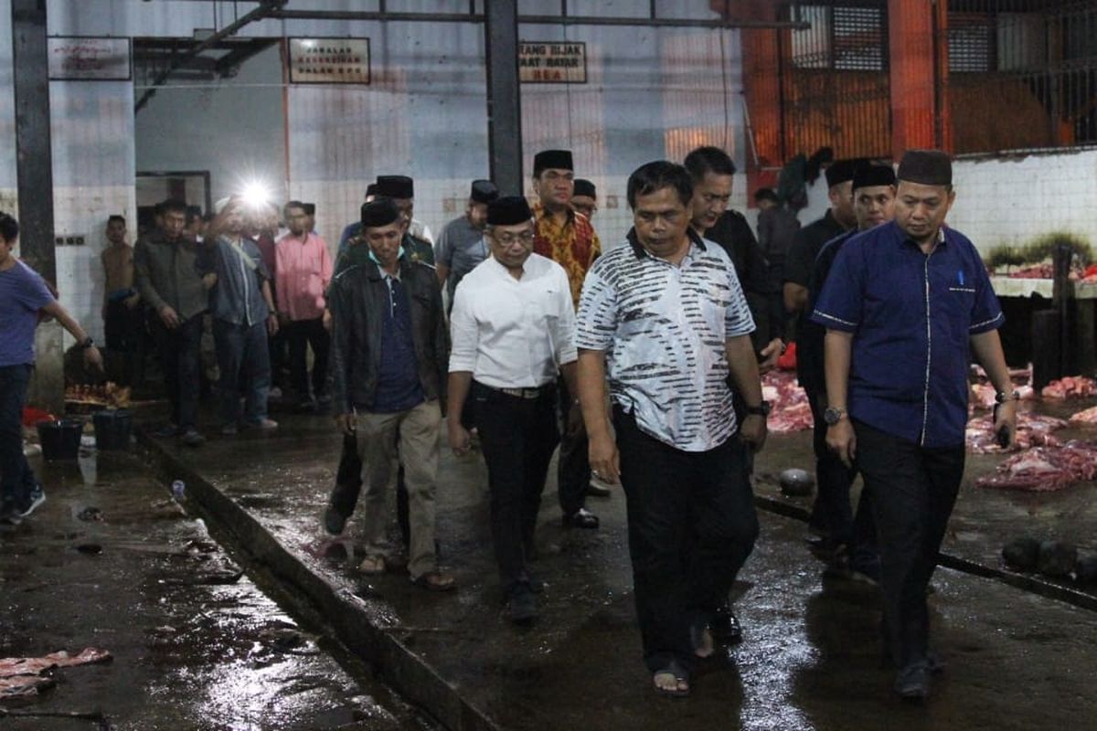 Penjabat (Pj) Wali Kota Makassar, M Iqbal S Suhaeb melakukan peninjauan ke Rumah Potong Hewan (RPH), Kelurahan Tamangapa, Kecamatan Manggala, Kamis (16/5/2019) dini hari