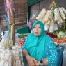 Tumpukan Sampah di Bahu Jalan Bikin Macet, Pedagang Pasar Rubuh: Orang Mau Belanja Jadi Susah