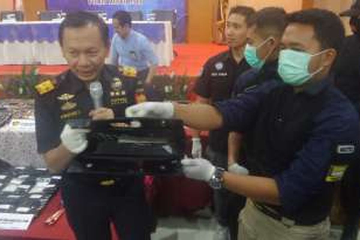 Dirjen Bea dan Cukai Mengamankan 97 tas tangan asal Tiongkok yang berisi 3.86 kilogram sabu.