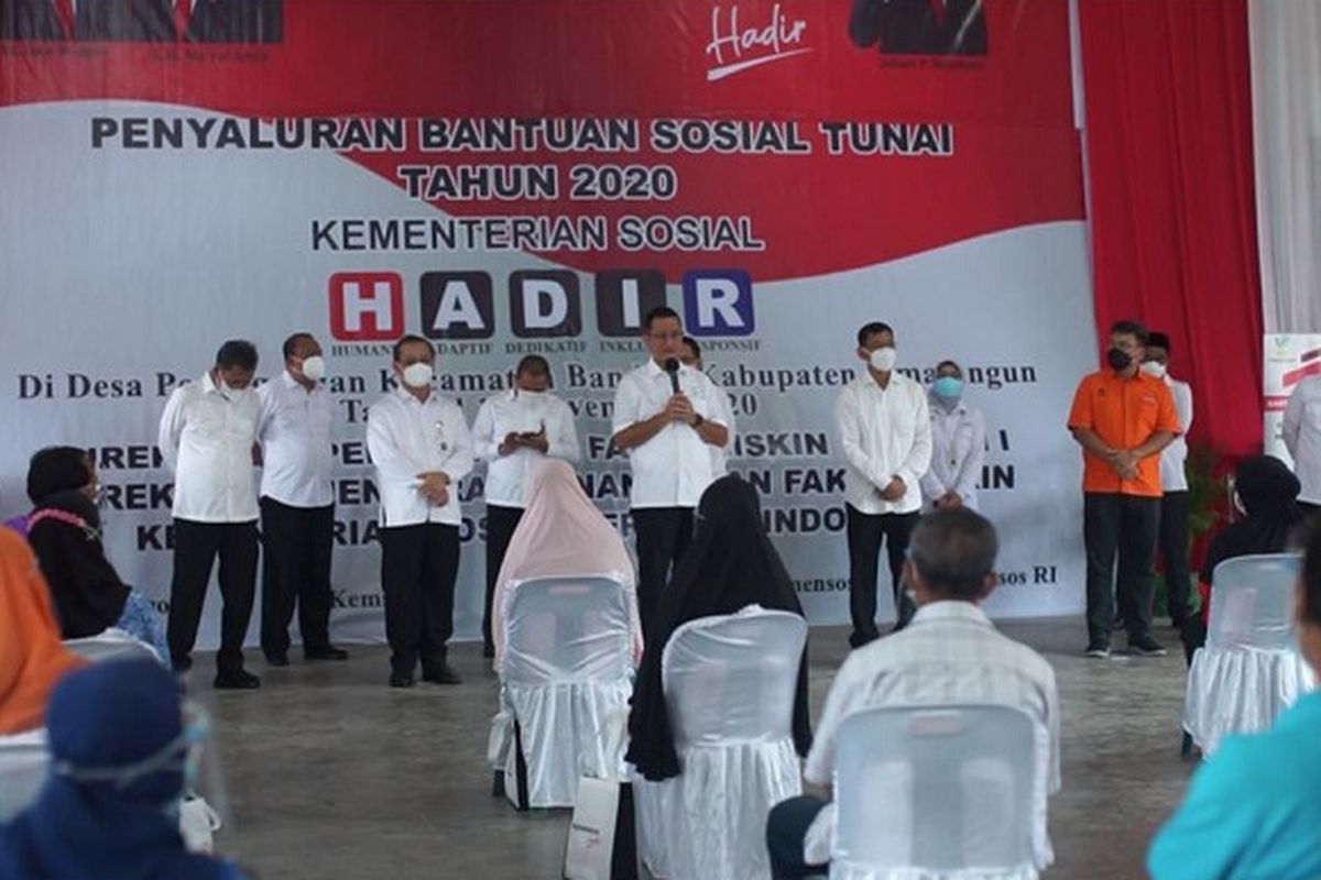 Penyaluran Bansos BST di Kabupaten Simalungun oleh Mensos Juliari P. Batubara.