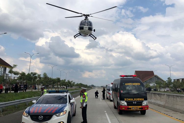 Latihan simulasi evakuasi udara Polda Lampung ketika terjadi kecelakaannya lalu lintas yang membutuhkan pertolongan cepat.
