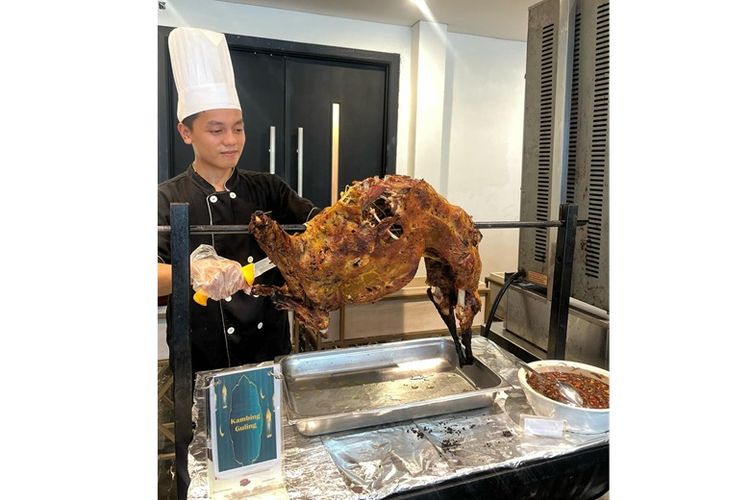 Swiss-Belhotel Kendari menawarkan menu spesial, termasuk kambing guling yang tersedia setiap hari hingga malam takbiran.