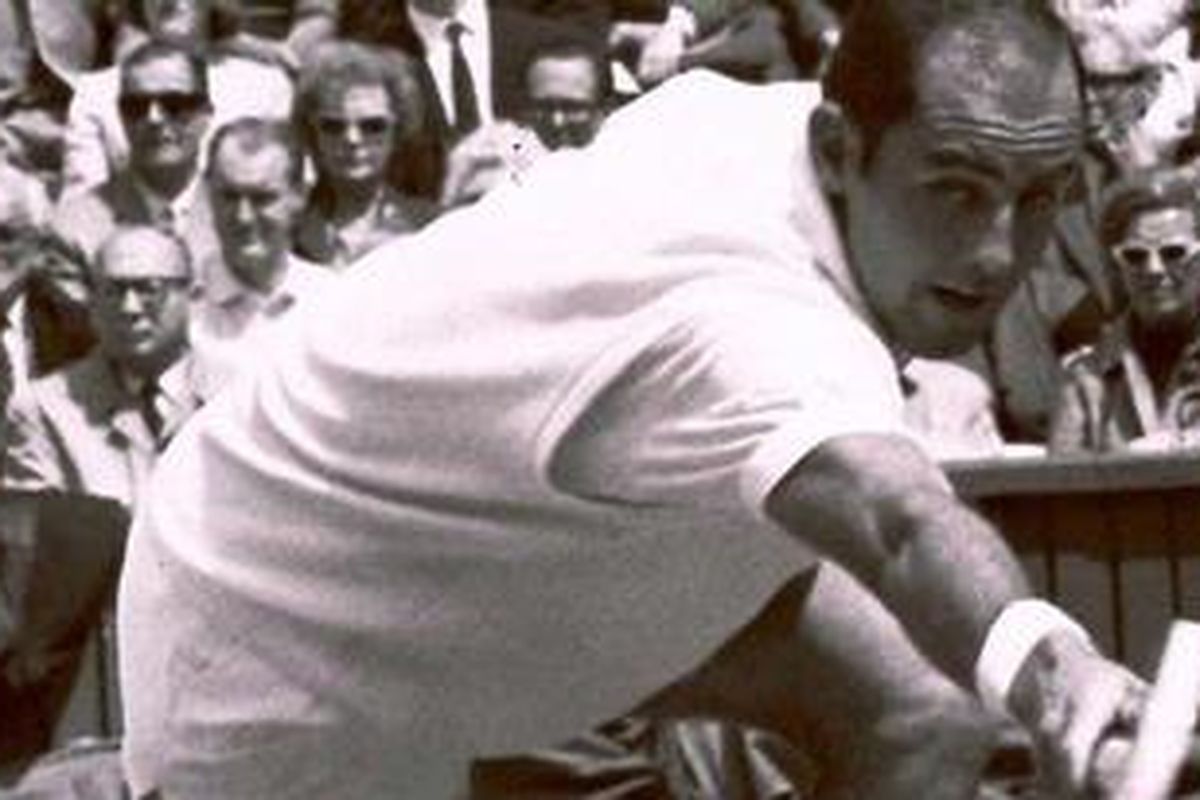 Bob Hewitt sebagai pemain di dekade 1960-an.