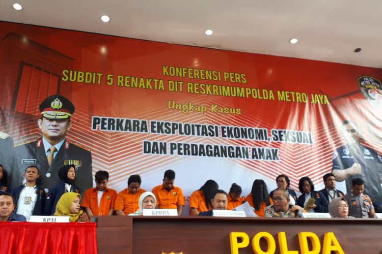 Konferensi pers kasus eksploitasi anak di bawah umur di Polda Metro Jaya, Jakarta Selatan, Selasa (21/1/2020).