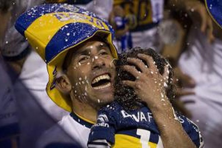 Carlos Tevez mengantarkan Boca Juniors juara Liga Argentina, Minggu (1/11/2015). 