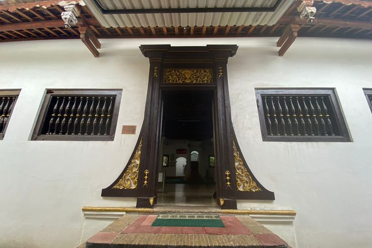 Masjid Jami Angke yang memiliki arsitektur perpaduan beberapa budaya. 