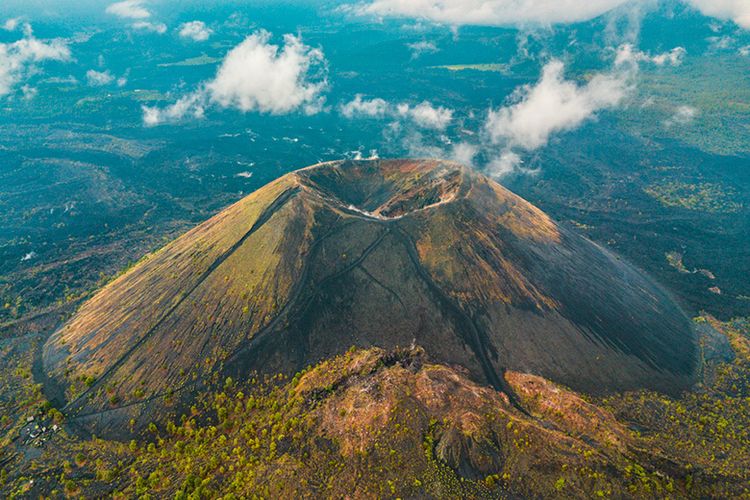 Gunung Api Paricutin, Meksiko yang tumbuh di ladang jagung.