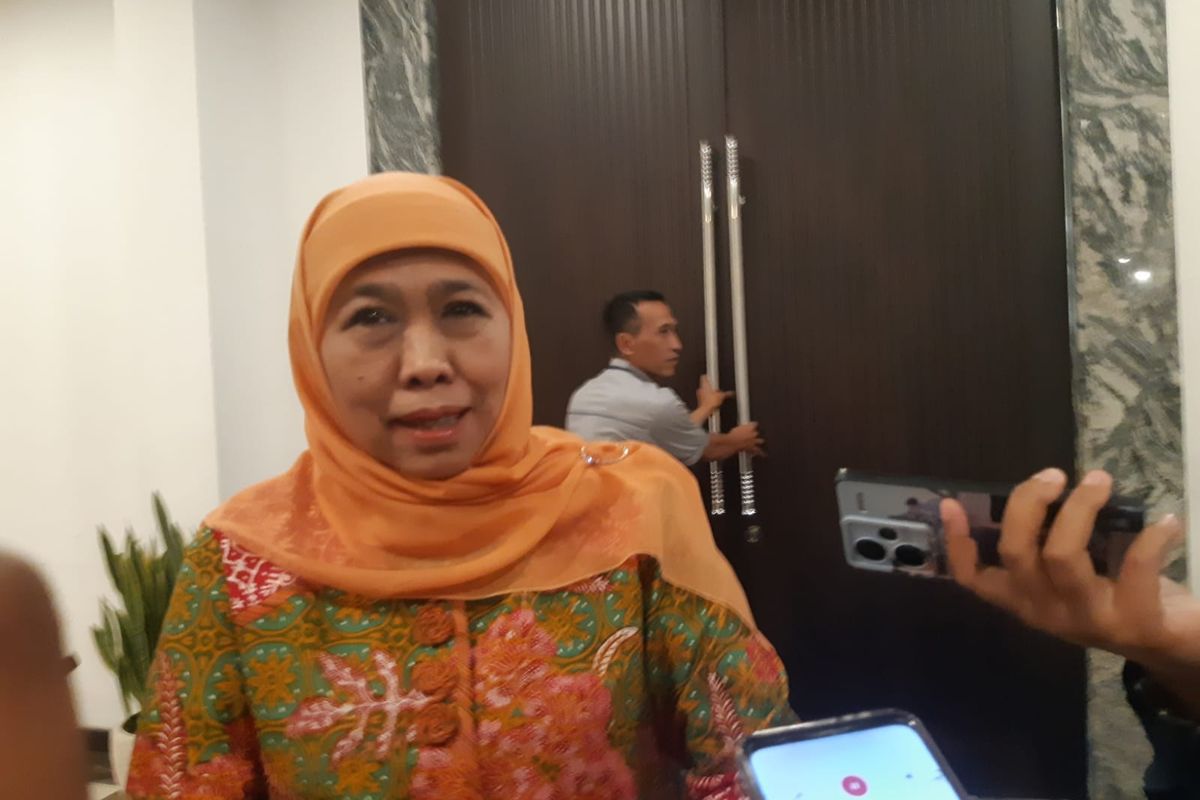 Gubernur Jawa Timur, Khofifah Indar Parawansa saat berada di Kota Malang. 