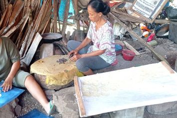 Banyak Pesta Pernikahan dan Sunatan, Emping Melinjo di Lebak Laris Manis