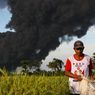 Kilang Pertamina Balongan yang Terbakar Belum Padam hingga Senin Malam