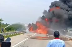 Truk Pembawa Bahan Kimia Pecah Ban Sebelum Terbakar di Tol Semarang-Batang