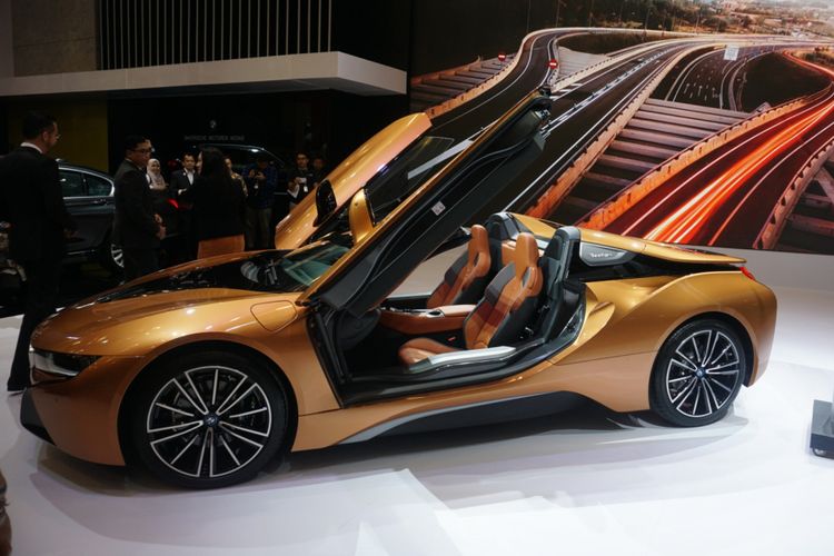 BMW Indonesia menghadirkan i8 Roadster di GIIAS 2018