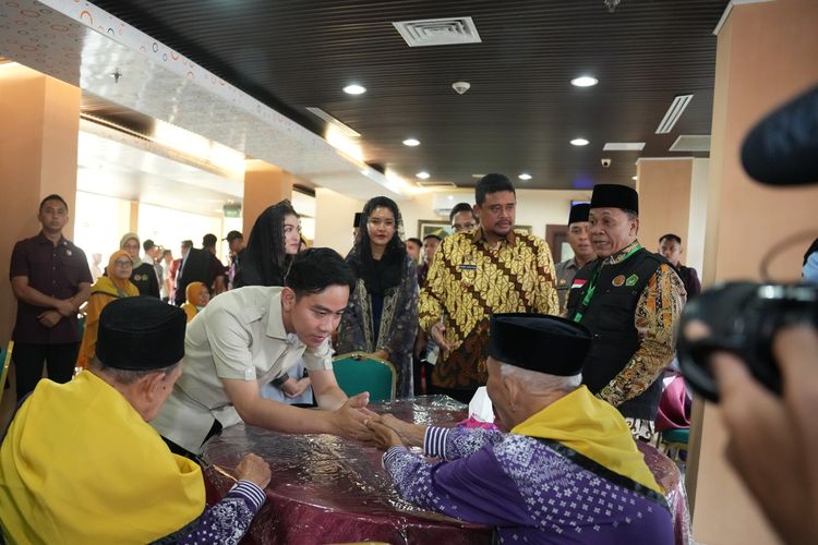 Wapres Gibran Tinjau Keberangkatan Haji di Medan, Minta Petugas Prioritaskan Lansia