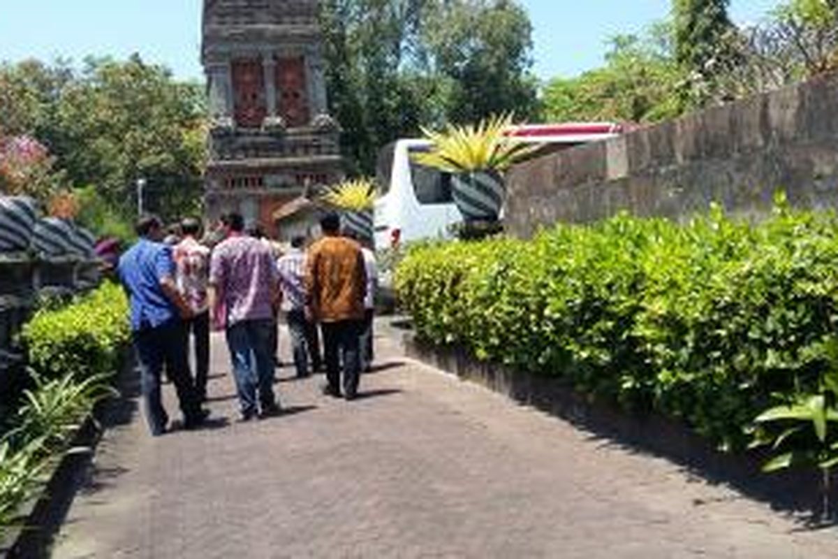Rombongan kunker Komisi D DPRD DKI Jakarta ketika akan meninggalkan kantor DPRD Bali 
