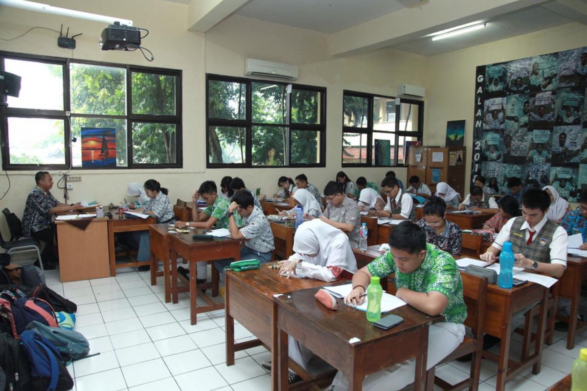 364 Siswa Terbaik SMA/MA DKI Jakarta, Kamis (19/4/2018), mengikuti seleksi olimpiade sains tingkat provinsi (OSP) di SMA 39, Cijantung Jakarta.