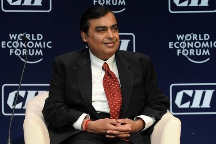 Pemimpin Reliance Industries Mukesh Ambani menghadiri acara World Economic Forum di Mumbai, India, pada 13 November 2011. Kini, Mukesh Ambani dikaitkan dengan pembelian klub sepak bola Inggris, Liverpool.