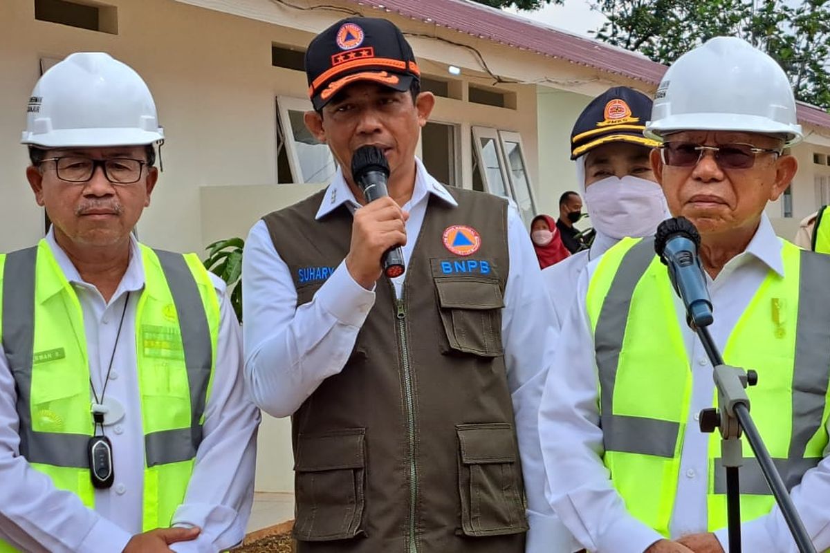 Kepala BNPB Suharyanto memberikan keterangan pers di Desa Sirnagalih, Cilaku, Cianjur, Rabu (4/1/2023).
