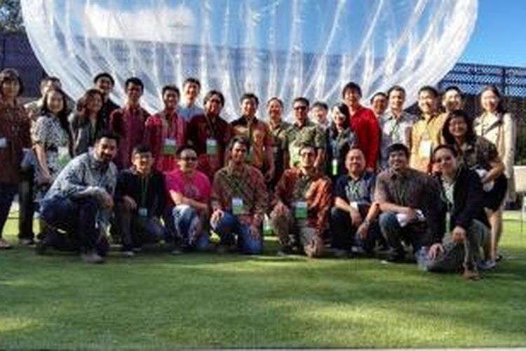 Para Indo Googlers menghadiri peresmian kerjasama Google Project Loon dengan Telkomse, XL Axiata dan Indosat (kini Indosat Ooredoo).