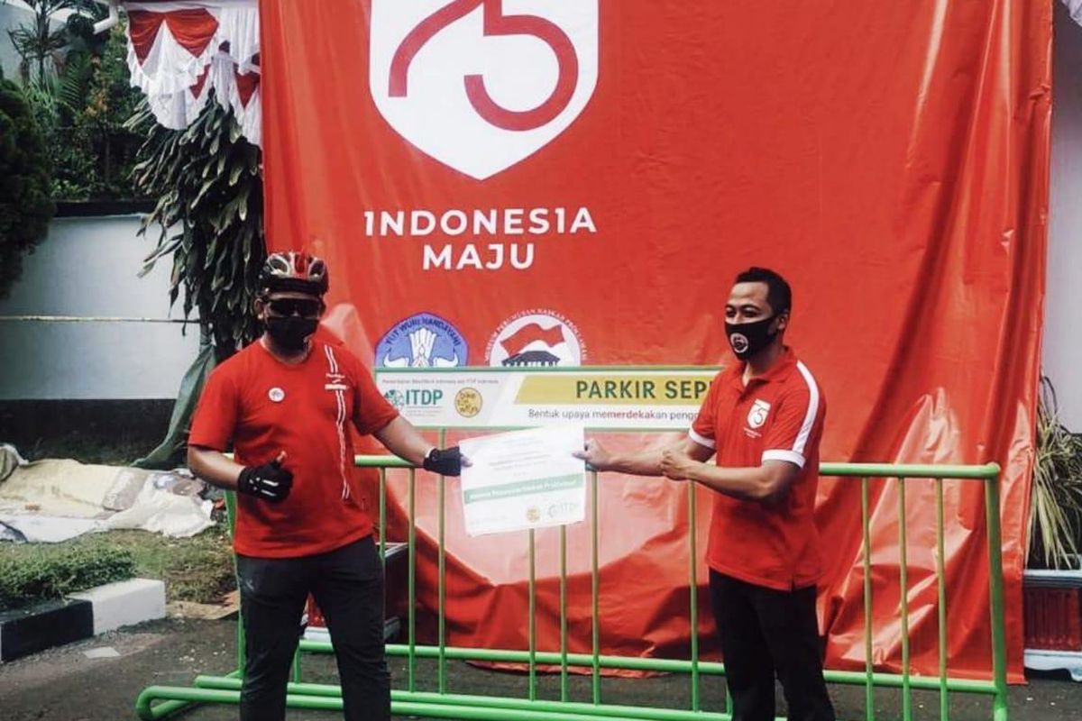 Pemberian rak parkir kepada pihak pengelola Museum Perumusan  Naskah Proklamasi, Menteng, Jakarta Pusat.