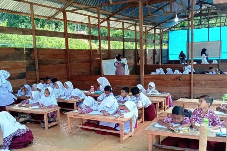 220 Siswa di Nagan Raya Tuntaskan Ujian di Sekolah Darurat Pascabanjir Desember 2025