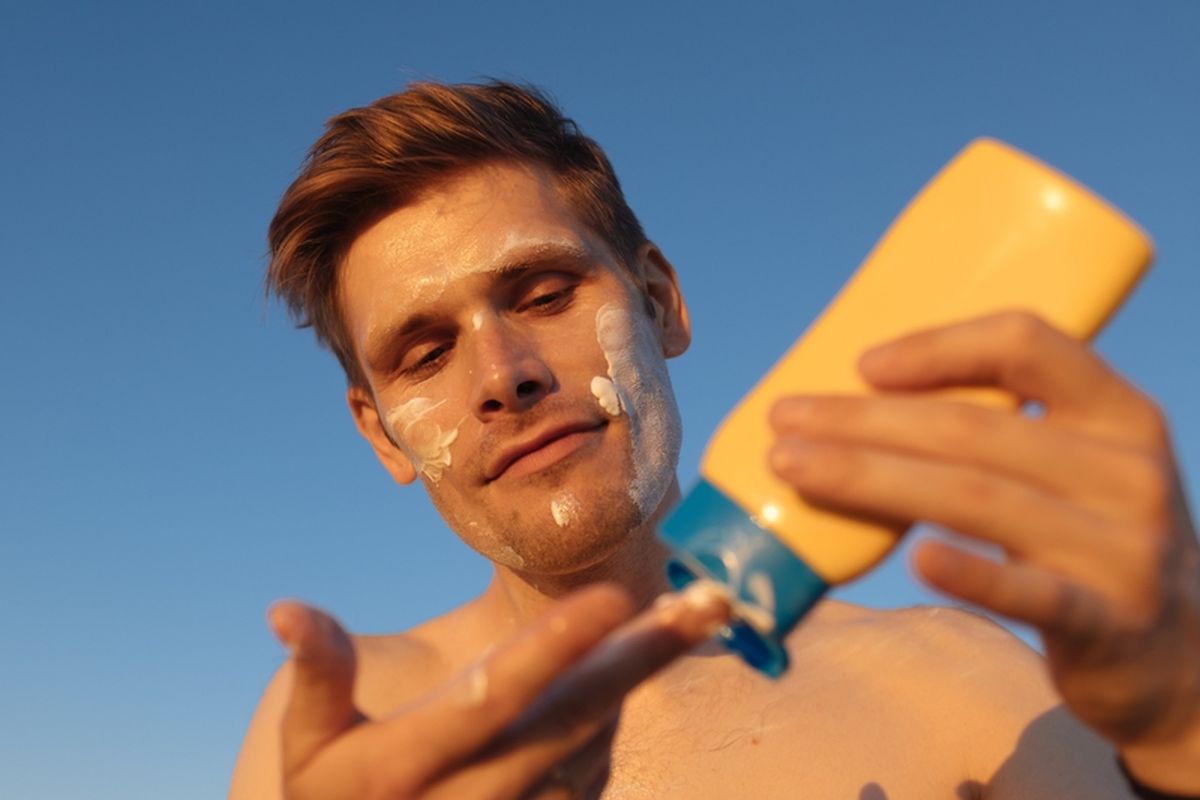 Dokter Jelaskan Alasan Mengapa Pria Wajib Pakai Sunscreen Setiap Hari