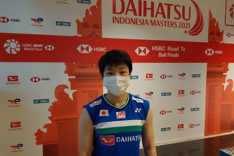 Tunggal putri asal Jepang, Akane Yamaguchi, usai memenangi pertandingan melawan Pusarla Venkata Sindhu (India) pada partai semifinal Indonesia Masters 2021 di Bali International Convention Centre, Sabtu (20/11/2021). 