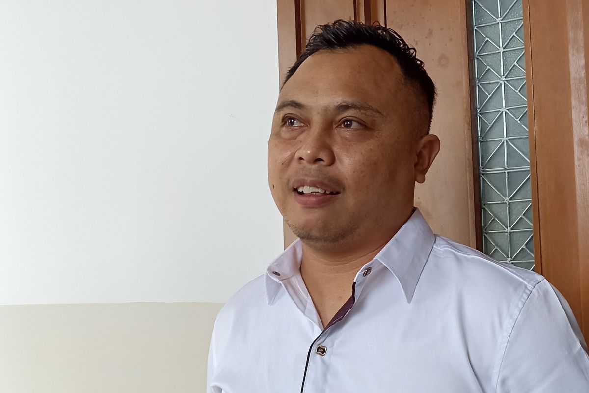 Pengacara keluarga korban gagal ginjal akut akibat obat batuk sirup yang tercemar etilen glikol (EG) dan dietilen glikol (DEG), Awan Puryadi mengungkap alasan pihaknya menggugat Kementerian Kesehatan dan BPOM secara perdata di Pengadilan Negeri Jakarta Pusat, Selasa (13/12/2022).