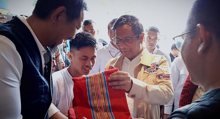 Mahfud Temui Relawan di Makassar, Gaet Suara Milenial dan UMKM