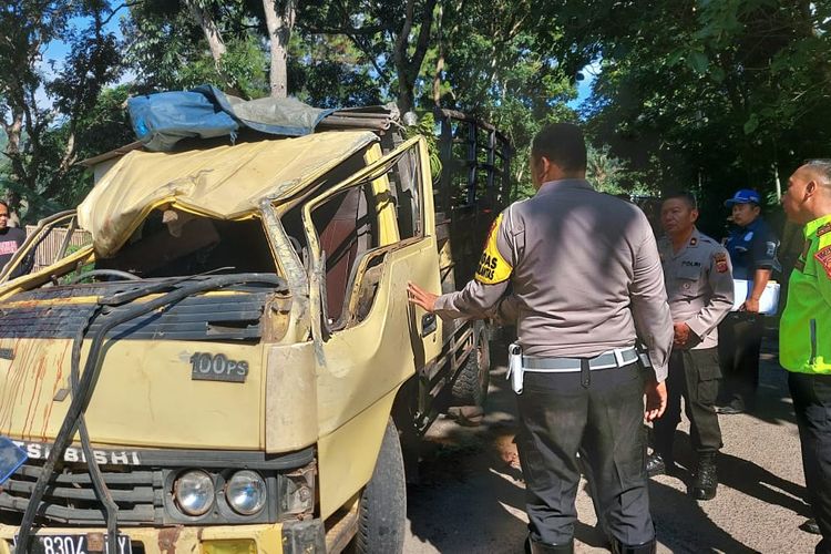 Lima orang tewas dalam kecelakaan truk bernomor polisi D 8304 WY di Jalan Raya Saguling, Kampung Saleos, Desa Saguling, Kecamatan Saguling, Kabupaten Bandung Barat (KBB), Jawa Barat, Jumat (26/1/2024), sekitar pukul 00.30 WIB.