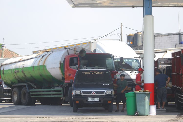 Solar Sulit Didapat, Antrean Truk Mengular di Sejumlah SPBU Mojokerto