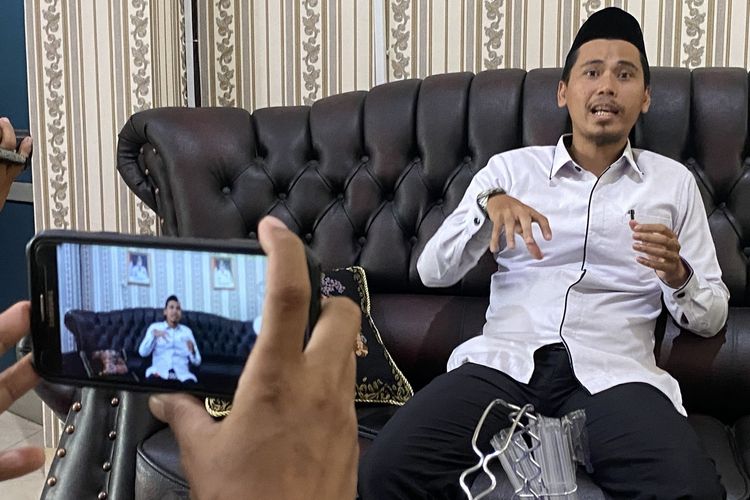Hermansyah, kepala SDIT Baitul Jannah saat memberi klarifikasi terkait kasus anak Andika Kangen Band, Rabu (15/11/2023).