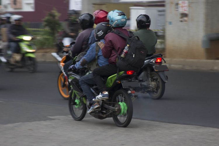 Motor modifikasi ban cacing masih dipakai untuk mudik