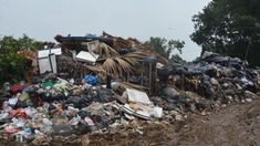 Cemari Lingkungan, Pemkab Bogor Segel Lokasi Pembuangan Sampah Liar di Klapanunggal